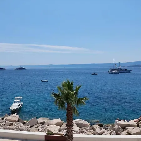 Lucy Seafront Apartment *