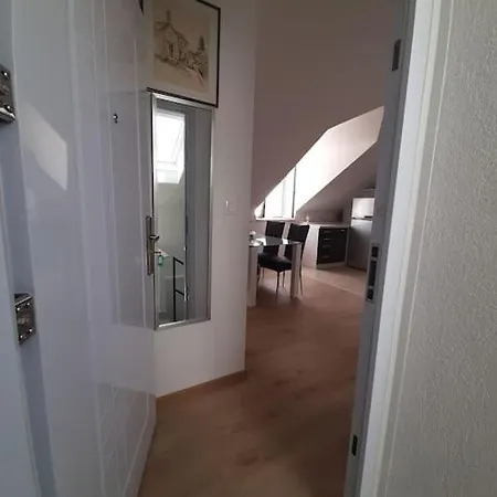 Lucy Seafront Apartment *