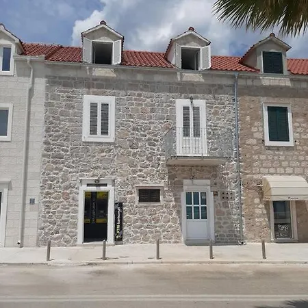 Lucy Seafront Apartment