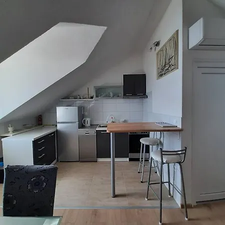 Lucy Seafront Apartment Bol