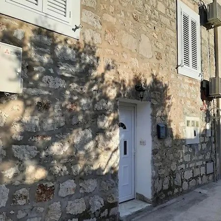 Lucy Seafront Apartment