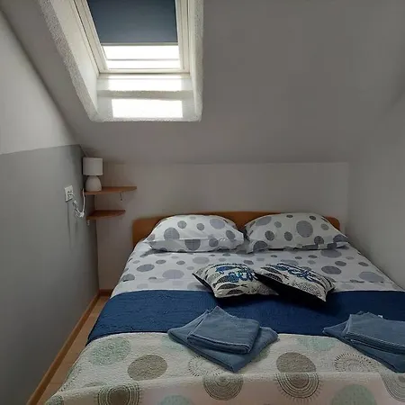 Lucy Seafront Apartment *