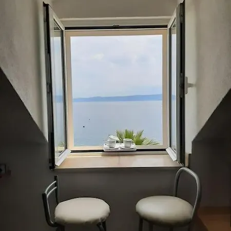 Lucy Seafront Apartment *