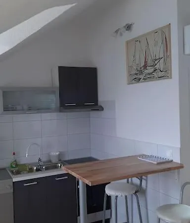 Lucy Seafront Apartment