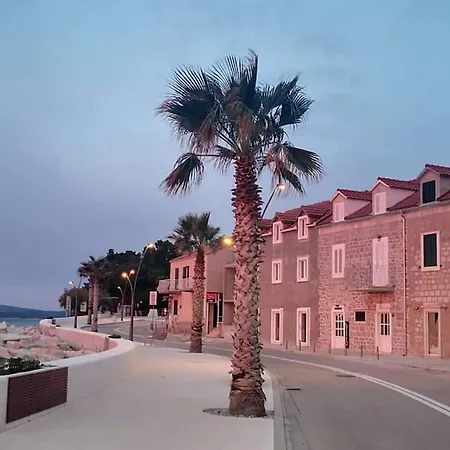 Lucy Seafront *