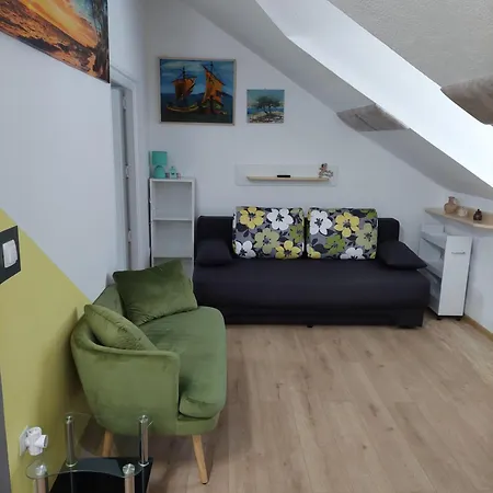 Lucy Seafront Apartment