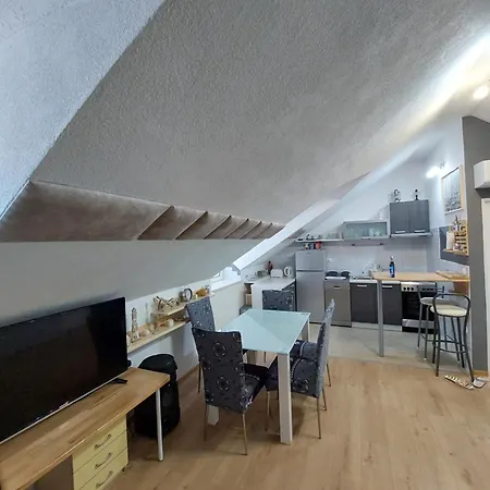 Lucy Seafront Apartment