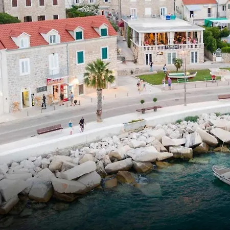 Lucy Seafront Apartment *