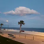 Lucy Seafront Apartamento *