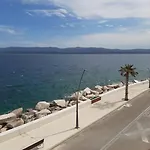 Lucy Seafront Apartamento